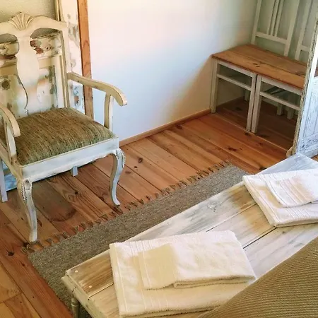 Snug Houseguests Guest house *