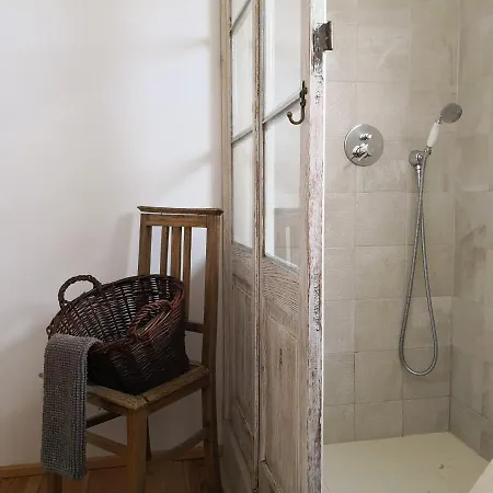 בית הארחה Snug Houseguests *