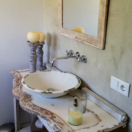 Snug Houseguests Vendégház