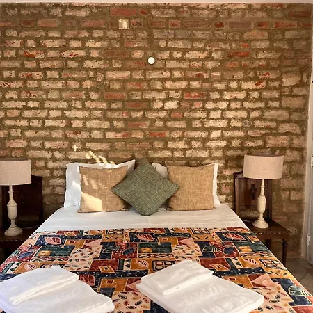 Snug Houseguests Gasthof 4*